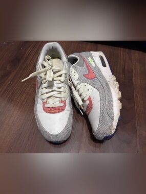 Nike Men's Gray and Coral Air Max Sneakers